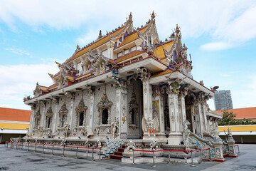 Fototapeta na wymiar temple wat pariwat in bangkok 