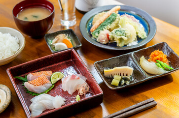 日本料理　和食　定食　刺身　天ぷら