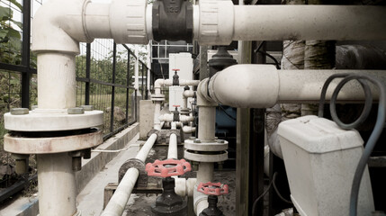 Obraz premium Installation of hot water piping lines in the chiller and boiler industry.