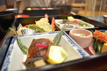 旅館の夕食の懐石料理
