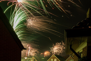 Spectacular fireworks in strong winds in built-up areas