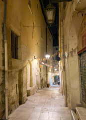 Ruelle de l'écusson de nuit à Montpellier, Occitanie