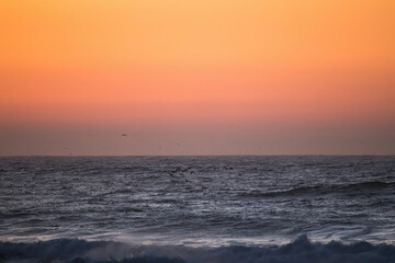 Obraz premium Ocean Waves in the Sunrise
