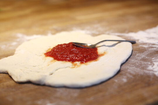 cooking homemade pizzza