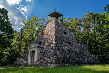 Die Pyramide in Garzau ist die größte Feldsteinpyramide in Deutschland