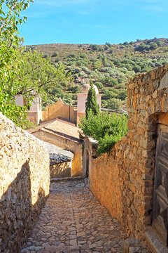 Surrounded by olive trees, Pigna, in Balagne is a charming village, a real haunt of artists and craftsmen which seduces with its flowery alleys, as well as its main square which is a real delight