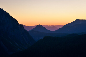 Fototapeta na wymiar Rainier Valley Sunset