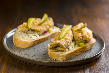 sandwich with roasted herring - 557760629