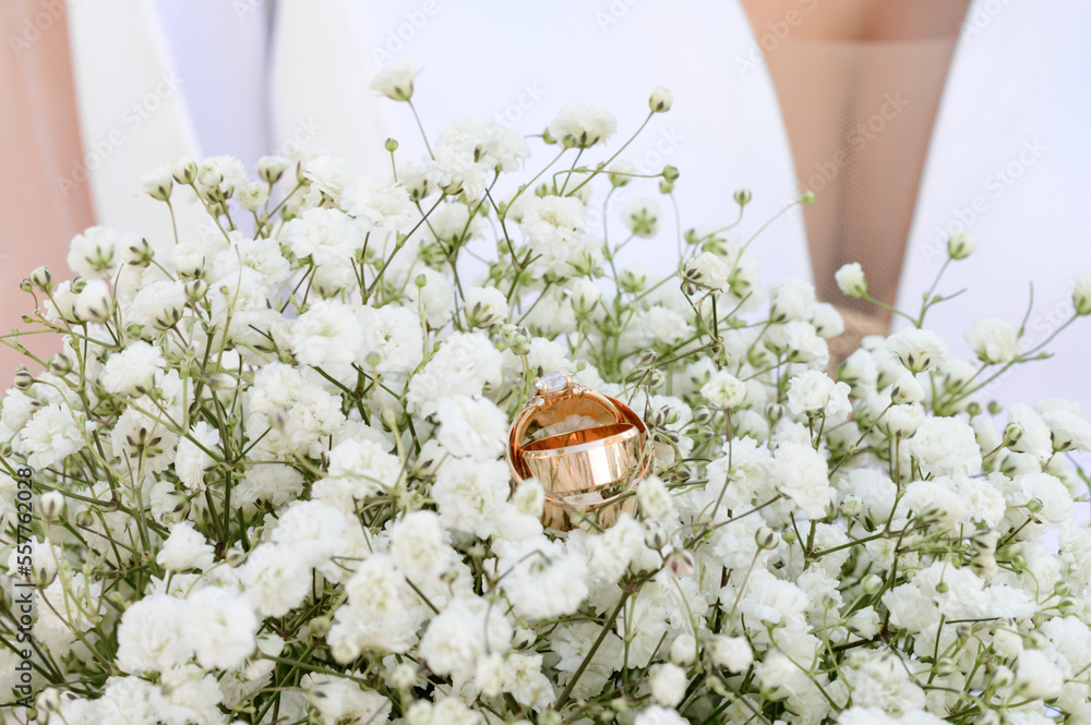 Wall mural Bride's bouquet with white flowers close-up.