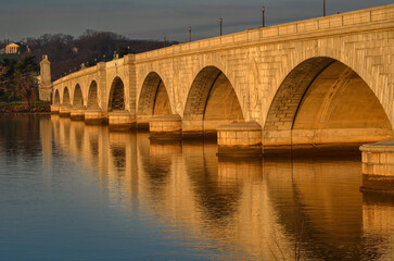 Fototapeta premium memorial bridge and Washington cityscape - Washington dc united states