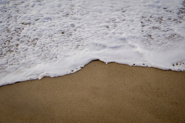 Wellen am Sandstrand