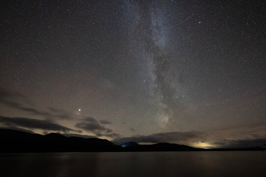 Milky Way over a lake © Lars Gebraad