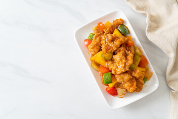 Stir fried sweet and sour sauce with pork