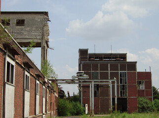 Fototapeta na wymiar Lost Place, Industrieruine aus Ziegelstein