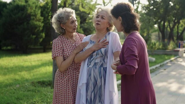 Senior Chinese woman suffering from heart attack,4K