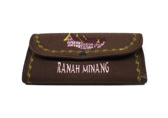 Obraz premium Minangkabau traditional brown flannel wallet