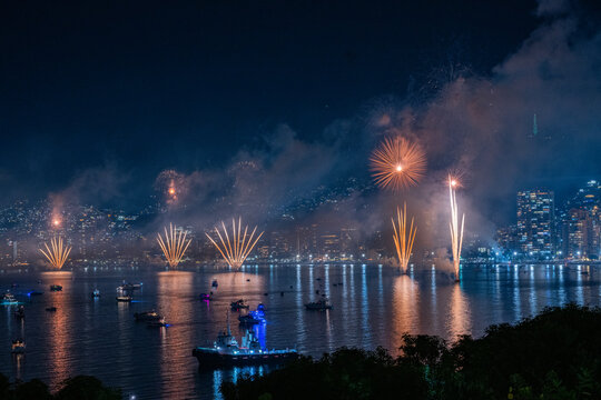 Pirotecnia en la Bah&iacute;a de Acapulco