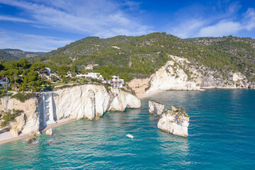 Vista aerea di baia delle zagare, gargano, puglia