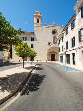 Spain, Balearic Islands, Mahon, Asphalt street in front of Iglesia San Francisco de Asis church