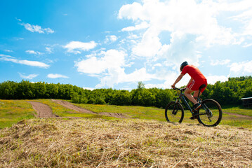 Obraz premium Mountain biker on trail