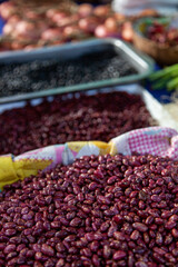 Legumbres expuestas en el mercado anual de Santo Tomás en Bilbao, Bizkaia, País Vasco