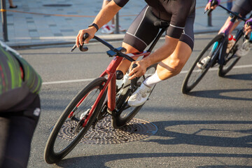 Fototapeta na wymiar Detailausschnitt von einem Radrennen (Rennrad, Symbolbild)