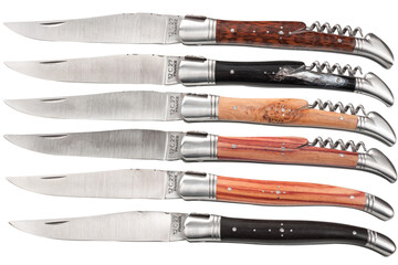 six couteaux sur fond transparent