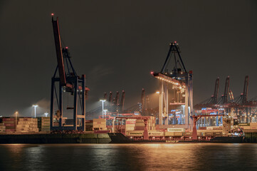 Containerbr&uuml;cken an der Elbe