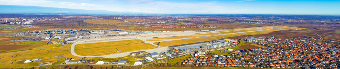 Flughafen Stuttgart - Luftbildpanorama