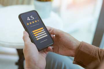 User comment and give excellent rating to service experience on online application, User evaluate quality of service reputation ranking of business. Customer satisfaction feedback survey concept, - obrazy, fototapety, plakaty