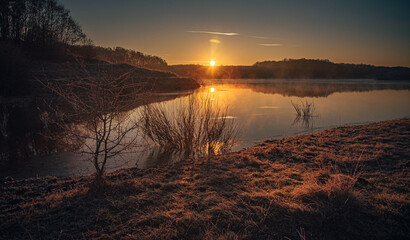 Obraz premium Sunrise on river