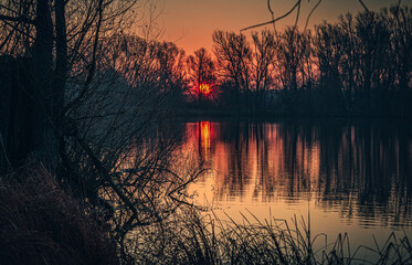 Naklejka premium Sunrise on river