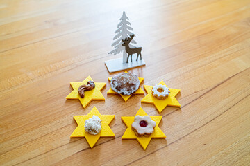 Christmas Coockies deccoration! With Stars, a Elck, A Tree, on an Diningroom Table.