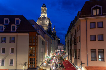 Dresden - Münzgasse und Frauenkirche zur Abendstunde