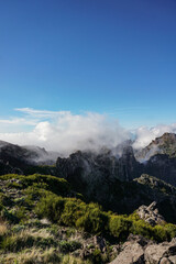 Obraz premium Clouds over the peak in Madeira island