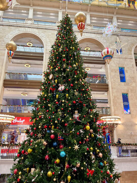 Moscow, Russia, December, 04, 2022. Christmas tree in the central store "Detsky Mir" on Lubyanka during the New Year holidays. Moscow