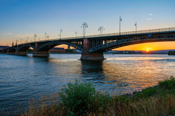 Fototapeta na wymiar View of the Theodor Heuss Bridge over the Rhine near Wiesbaden/Germany at sunset