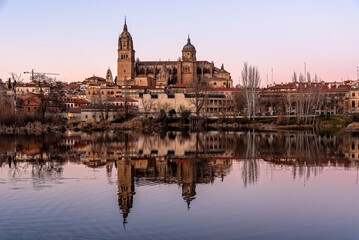 Obraz na płótnie Canvas Scenic urban landscape of the city of Salamanca at sunset with the cathedral reflected in the Tormes river. Castilla Leon, Spain