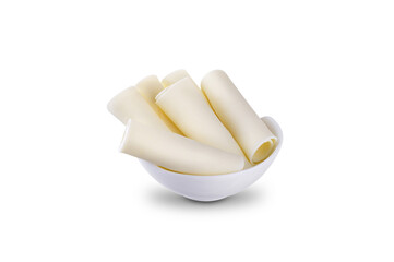 queijo em fatias enrolados