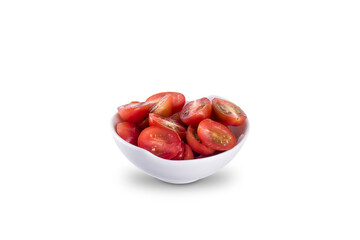 tomatinho cereja cortado em fundo branco