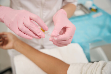 Obraz na płótnie Canvas Cosmetologist getting ready to take blood test