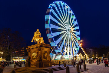 Weihnachtsmarkt auf der Hauptstrasse in Dresden Neustadt