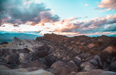 Fototapeta na wymiar desert sunset over the mountains