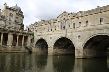Obraz premium Pulteney bridge at the Avon River in Bath, England Great Britain