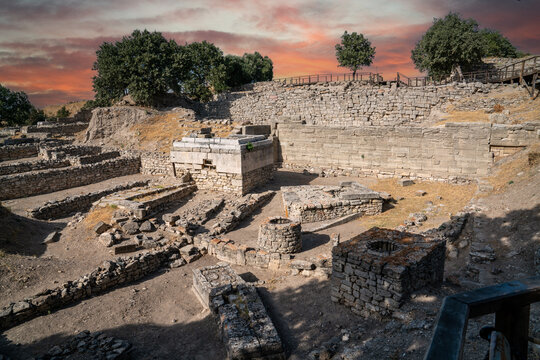 The ruins (Remains) of the ancient Greek city of Troy (Troia) are in the archaeological park of Troy (Truva), near &Ccedil;anakkale province in Western Turkey.