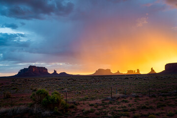 Naklejka premium sunset over the desert of monument valley