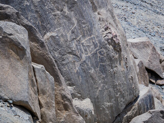 Figura humanoide tallada en roca, petroglifos de huancor, Perú, Sudamérica © Prock86