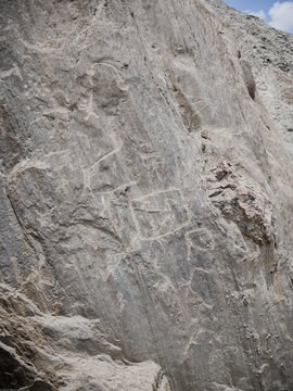 Figura humanoide tallada en roca, petroglifos de huancor, Per&uacute;, Sudam&eacute;rica