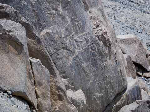 Figura humanoide tallada en roca, petroglifos de huancor, Per&uacute;, Sudam&eacute;rica