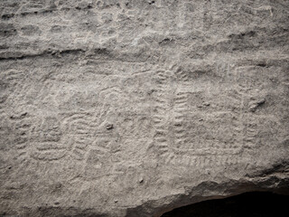 Petroglifos de huancor, figuras geométricas tallada en roca, esferas, circulos, cultura antigua,  Perú, Sudamérica
